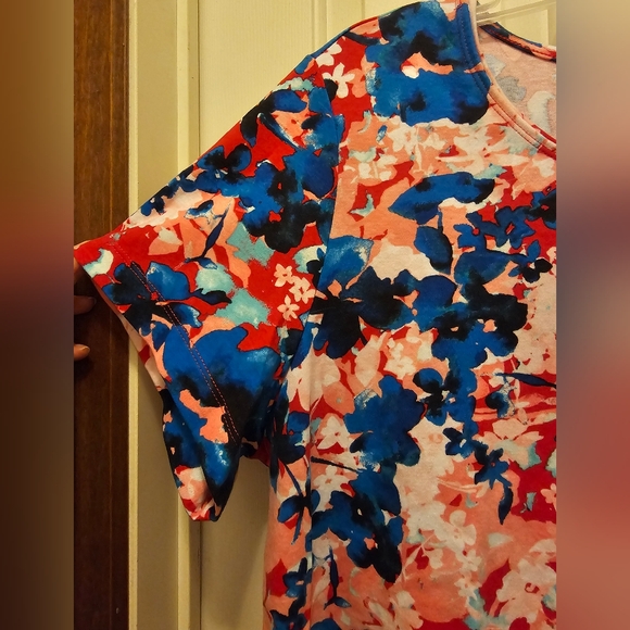 Rebecca Malone Patrioic Floral Short Sleeve Top - 2X - Picture 3 of 4